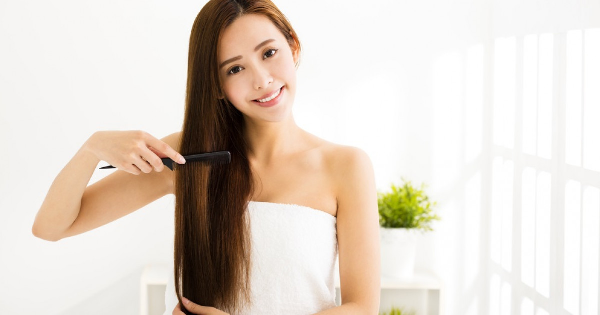 6 Tips Memanjangkan  Rambut  yang Bisa Kamu Lakukan dengan 