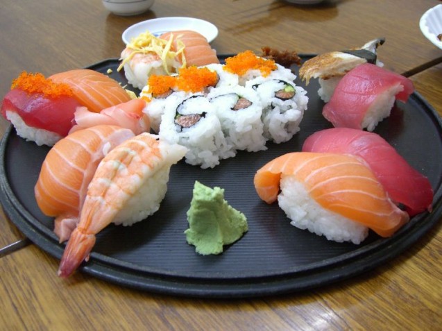 Makan sushi