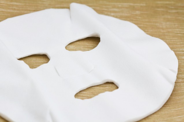 Cara merawat kulit berminyak #3, gunakan masker