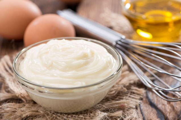 Cara membuat rambut berkilau dengan mayones