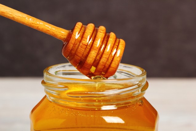 Cara memutihkan kulit tubuh dengan madu