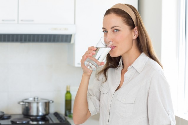Hindari timbangan berat badan setelah minum banyak air