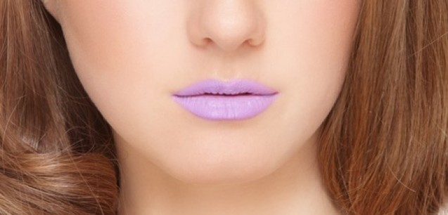Tren warna lipstik ungu muda