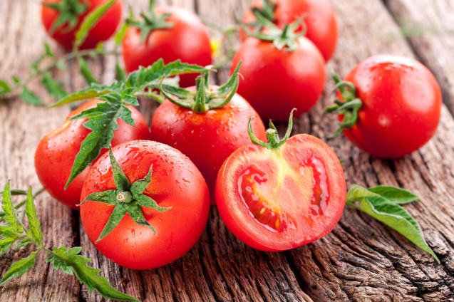 Menggunakan tomat untuk menghilangkan jerawat