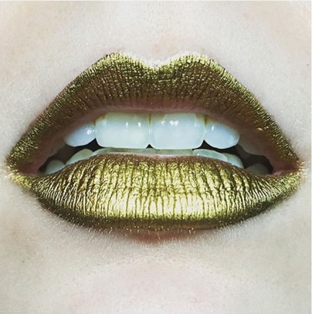Lipstik emas