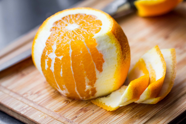 Kulit jeruk untuk mencerakan kulit wajah